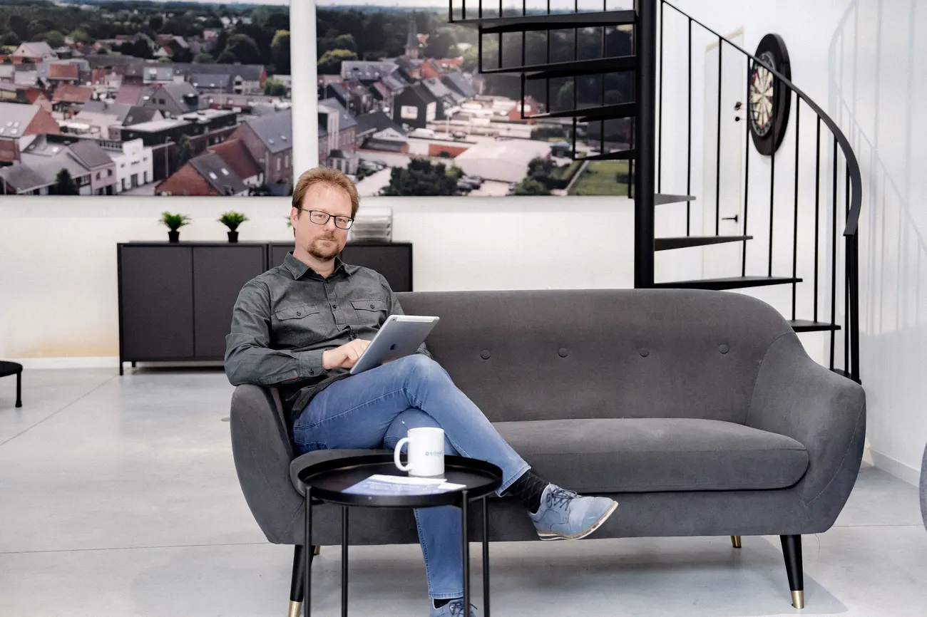 Kristof van Trivali in een zetel